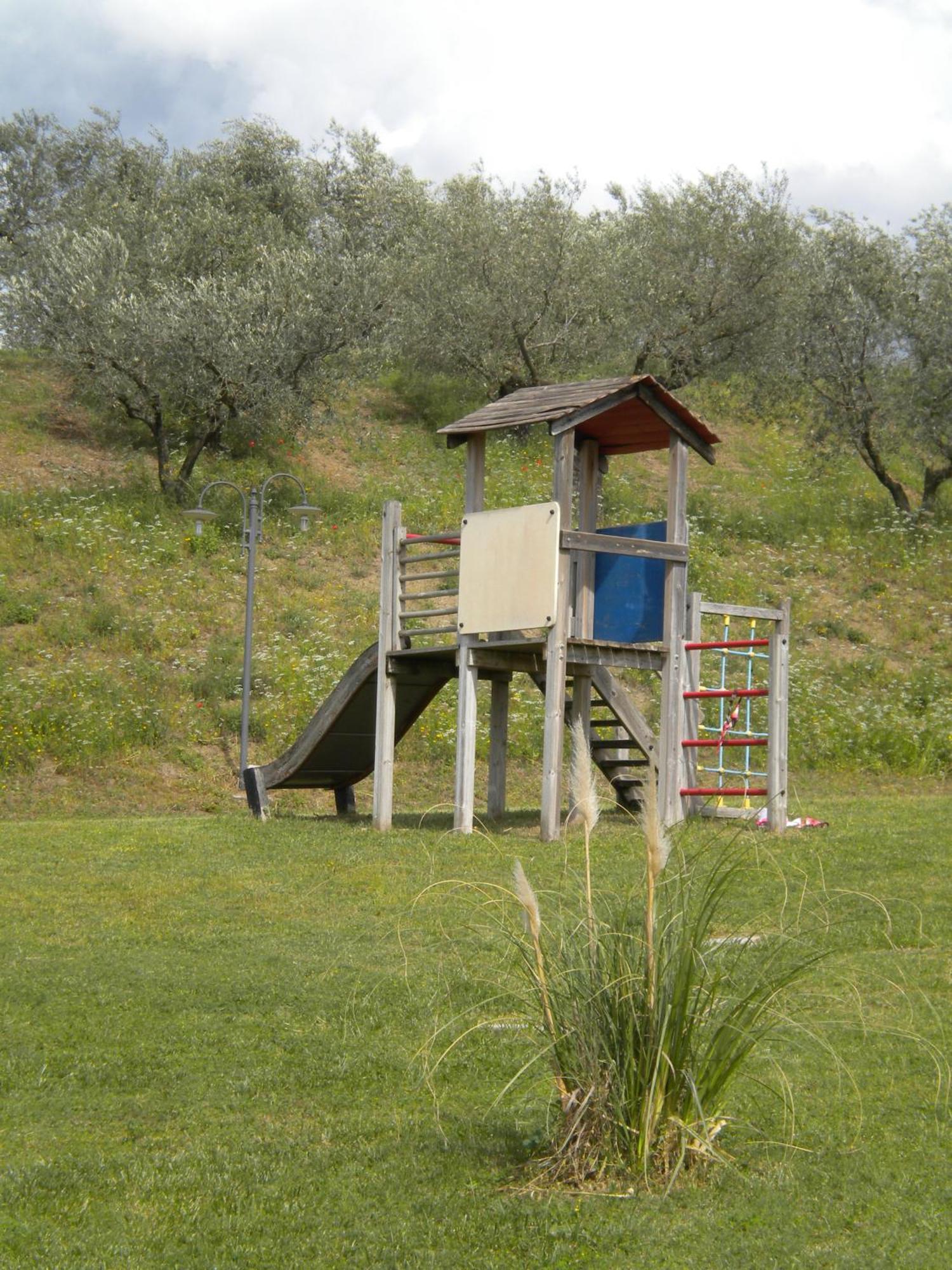 Il Poggio Delle Ginestre Guest House Torgiano Exterior photo